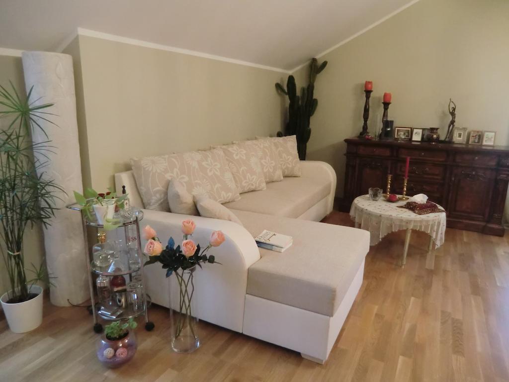 Kuressaare Romantic Apartment Стая снимка
